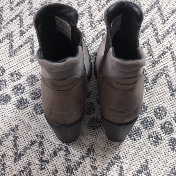 Sorel Gray Ankle Booties - Picture 5 of 7